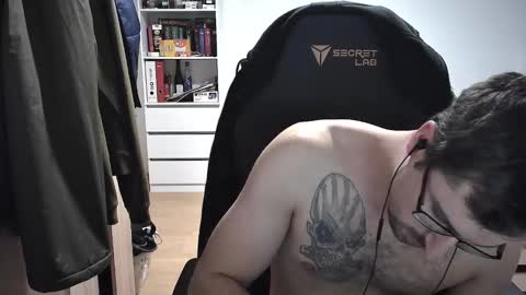 Snapshot of dan_the_man405 chatting on 01-21-25, 03:32 King Dan online show from 01-21-25, 03:32