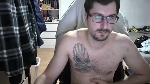 Snapshot of dan_the_man405 chatting on 01-26-25, 07:09 King Dan online show from 01-26-25, 07:09