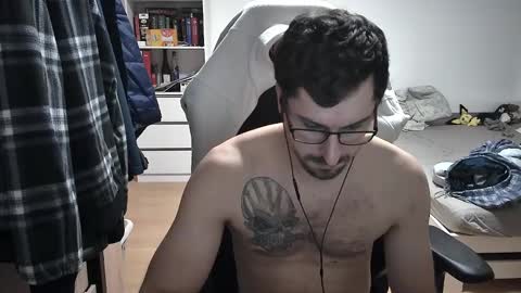 Snapshot of dan_the_man405 chatting on 01-27-25, 07:56 King Dan online show from 01-27-25, 07:56