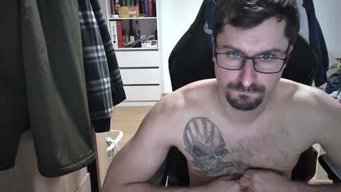 Snapshot of dan_the_man405 chatting on 02-01-25, 06:40 King Dan online show from 02-01-25, 06:40