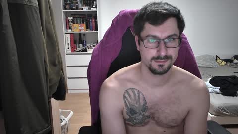 Snapshot of dan_the_man405 chatting on 02-04-25, 06:27 King Dan online show from 02-04-25, 06:27