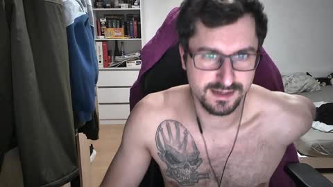 Snapshot of dan_the_man405 chatting on 02-05-25, 09:29 King Dan online show from 02-05-25, 09:29