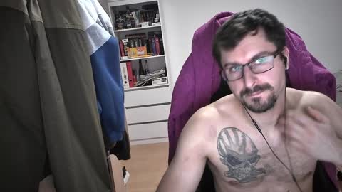 Snapshot of dan_the_man405 chatting on 02-06-25, 09:28 King Dan online show from 02-06-25, 09:28