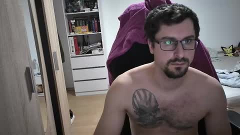 Snapshot of dan_the_man405 chatting on 02-12-25, 07:13 King Dan online show from 02-12-25, 07:13