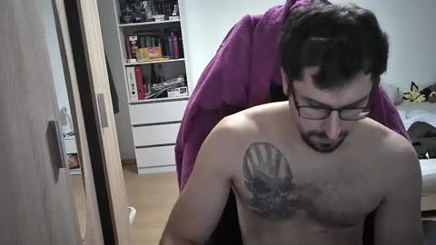 Snapshot of dan_the_man405 chatting on 02-13-25, 07:21 King Dan online show from 02-13-25, 07:21