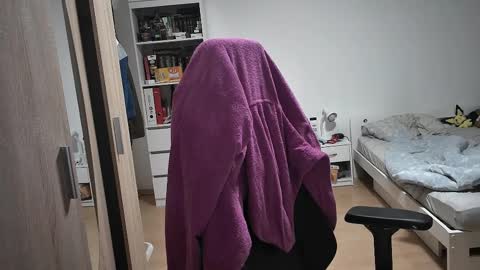 Snapshot of dan_the_man405 chatting on 02-14-25, 07:44 King Dan online show from 02-14-25, 07:44