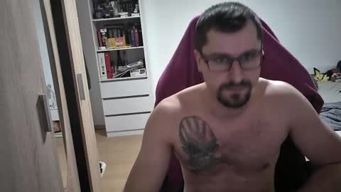 Snapshot of dan_the_man405 chatting on 02-18-25, 07:52 King Dan online show from 02-18-25, 07:52