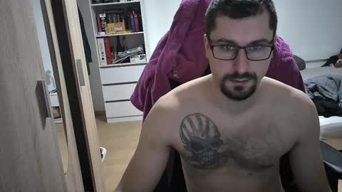 Snapshot of dan_the_man405 chatting on 02-19-25, 07:48 King Dan online show from 02-19-25, 07:48