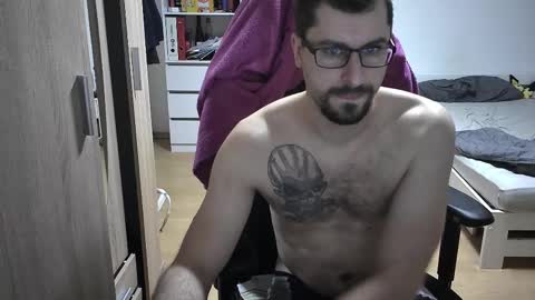 Snapshot of dan_the_man405 chatting on 02-25-25, 07:25 King Dan online show from 02-25-25, 07:25