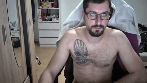 Snapshot of dan_the_man405 chatting on 03-05-25, 07:38 King Dan online show from 03-05-25, 07:38