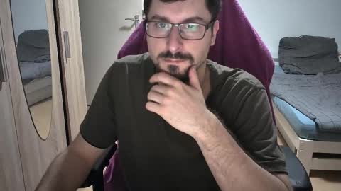 Snapshot of dan_the_man405 chatting on 09-09-25, 06:51 King Dan online show from 09-09-25, 06:51