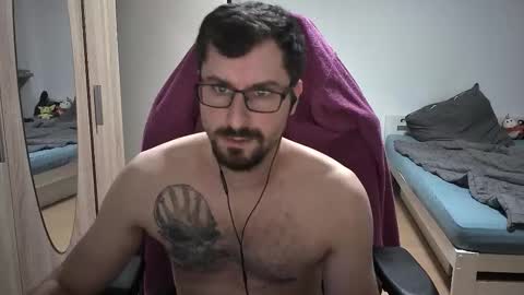 Snapshot of dan_the_man405 chatting on 09-12-25, 08:31 King Dan online show from 09-12-25, 08:31