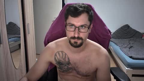 Snapshot of dan_the_man405 chatting on 09-19-25, 06:52 King Dan online show from 09-19-25, 06:52