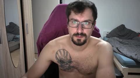 Snapshot of dan_the_man405 chatting on 09-20-25, 07:04 King Dan online show from 09-20-25, 07:04