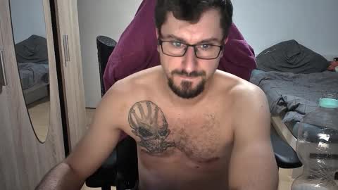 Snapshot of dan_the_man405 chatting on 09-21-25, 06:42 King Dan online show from 09-21-25, 06:42