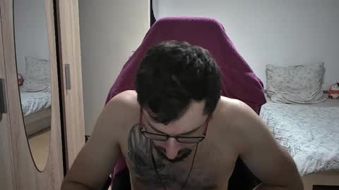 Snapshot of dan_the_man405 chatting on 09-25-25, 07:28 King Dan online show from 09-25-25, 07:28