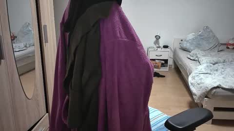 Snapshot of dan_the_man405 chatting on 10-01-25, 08:37 King Dan online show from 10-01-25, 08:37