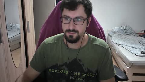 Snapshot of dan_the_man405 chatting on 10-04-25, 08:18 King Dan online show from 10-04-25, 08:18