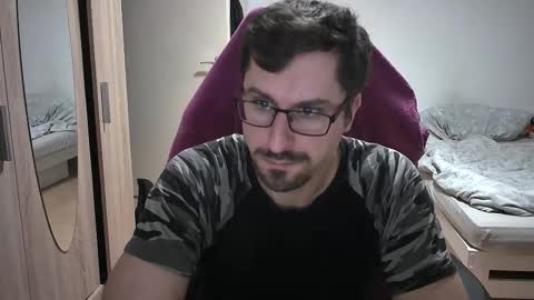 Snapshot of dan_the_man405 chatting on 10-08-25, 07:22 King Dan online show from 10-08-25, 07:22