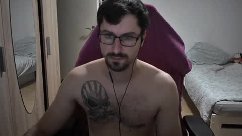 Snapshot of dan_the_man405 chatting on 10-12-25, 06:18 King Dan online show from 10-12-25, 06:18