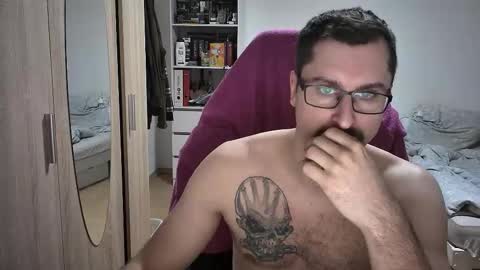 Snapshot of dan_the_man405 chatting on 10-26-25, 07:42 King Dan online show from 10-26-25, 07:42