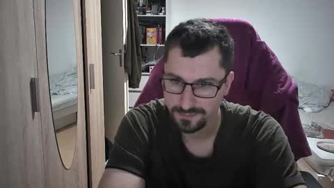 Snapshot of dan_the_man405 chatting on 10-28-25, 07:38 King Dan online show from 10-28-25, 07:38