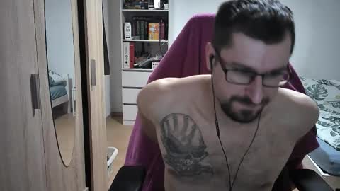 Snapshot of dan_the_man405 chatting on 11-01-25, 08:44 King Dan online show from 11-01-25, 08:44