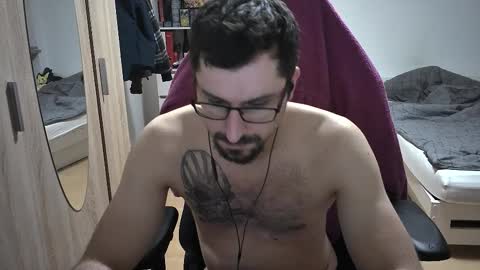 Snapshot of dan_the_man405 chatting on 11-30-25, 08:46 King Dan online show from 11-30-25, 08:46