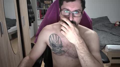 Snapshot of dan_the_man405 chatting on 12-21-25, 07:43 King Dan online show from 12-21-25, 07:43