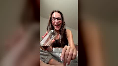 Snapshot of danadearmond chatting on 02-11-26, 11:21 DanaDeArmond online show from 02-11-26, 11:21