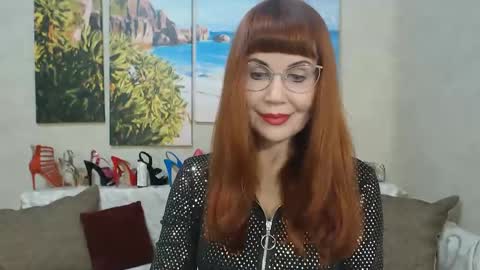 Snapshot of danceglory chatting on 02-02-25, 12:46 Danceglory online show from 02-02-25, 12:46