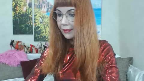 Snapshot of danceglory chatting on 11-18-25, 05:45 Danceglory online show from 11-18-25, 05:45