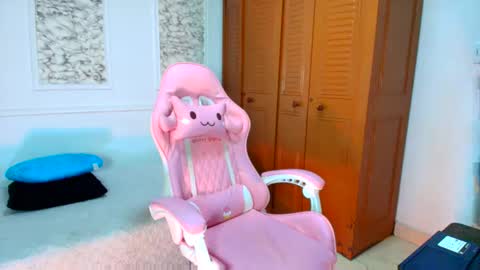 Danella Houston online show from 11-19-25, 01:11