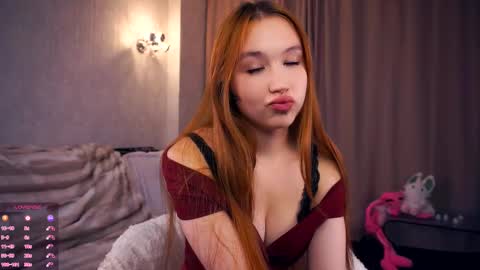 Snapshot of danettecastlen chatting on 10-12-25, 07:35 Astrid online show from 10-12-25, 07:35