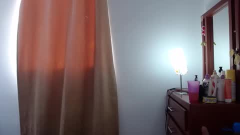 Ela and Santi online show from 09-14-25, 05:23