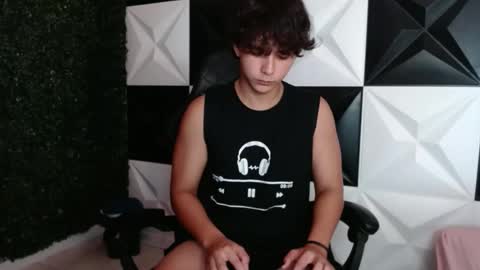 Snapshot of dani_cumboy chatting on 12-26-24, 02:33 dani_cumboy online show from 12-26-24, 02:33