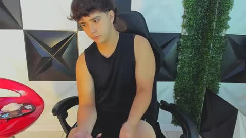 Snapshot of dani_cumboy chatting on 09-25-25, 02:43 dani_cumboy online show from 09-25-25, 02:43