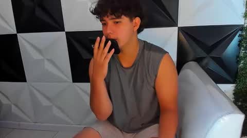 Snapshot of dani_cumboy chatting on 10-19-25, 02:40 dani_cumboy online show from 10-19-25, 02:40