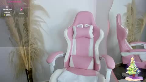 Hello my name is Dania  online show from 12-04-24, 05:16