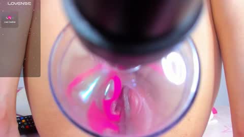 Snapshot of dania_wi chatting on 12-21-25, 04:30 DANIA online show from 12-21-25, 04:30