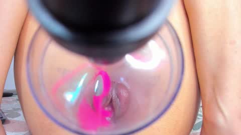 Snapshot of dania_wi chatting on 03-07-26, 09:12 DANIA online show from 03-07-26, 09:12