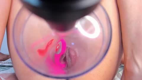 Snapshot of dania_wi chatting on 03-08-26, 04:38 DANIA online show from 03-08-26, 04:38