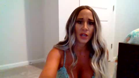 Snapshot of danibrass1 chatting on 05-04-26, 02:35 DaniBrass1 online show from 05-04-26, 02:35