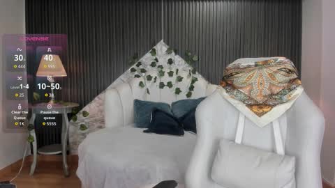 Snapshot of danicollinn chatting on 12-01-25, 08:36 Daniela online show from 12-01-25, 08:36