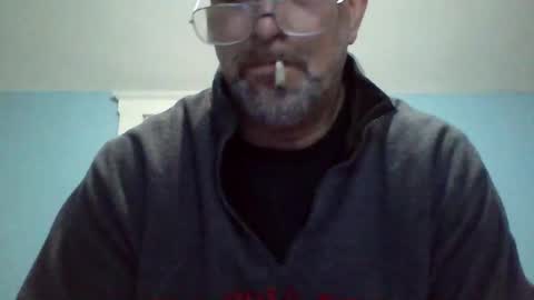 Snapshot of daniel_lbc chatting on 10-25-25, 01:35 Daniel online show from 10-25-25, 01:35