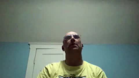 Snapshot of daniel_lbc chatting on 10-26-25, 11:09 Daniel online show from 10-26-25, 11:09