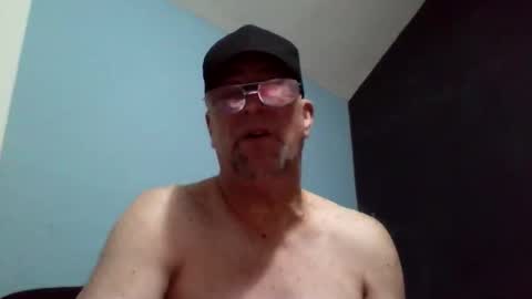 Snapshot of daniel_lbc chatting on 12-16-25, 05:34 Daniel online show from 12-16-25, 05:34