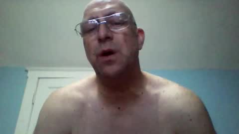 Snapshot of daniel_lbc chatting on 01-09-26, 05:43 Daniel online show from 01-09-26, 05:43