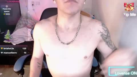 Snapshot of daniel_vargas5 chatting on 12-16-24, 10:18 Daniel online show from 12-16-24, 10:18