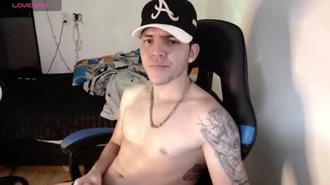 Snapshot of daniel_vargas5 chatting on 12-18-24, 04:53 Daniel online show from 12-18-24, 04:53